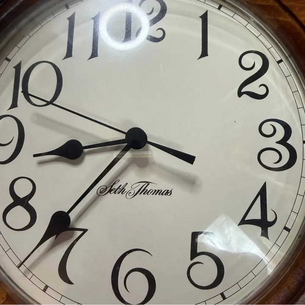 Vintage Seth Thomas Wood Wall Clock 10” x 10” Model 592 USA Battery Operated
